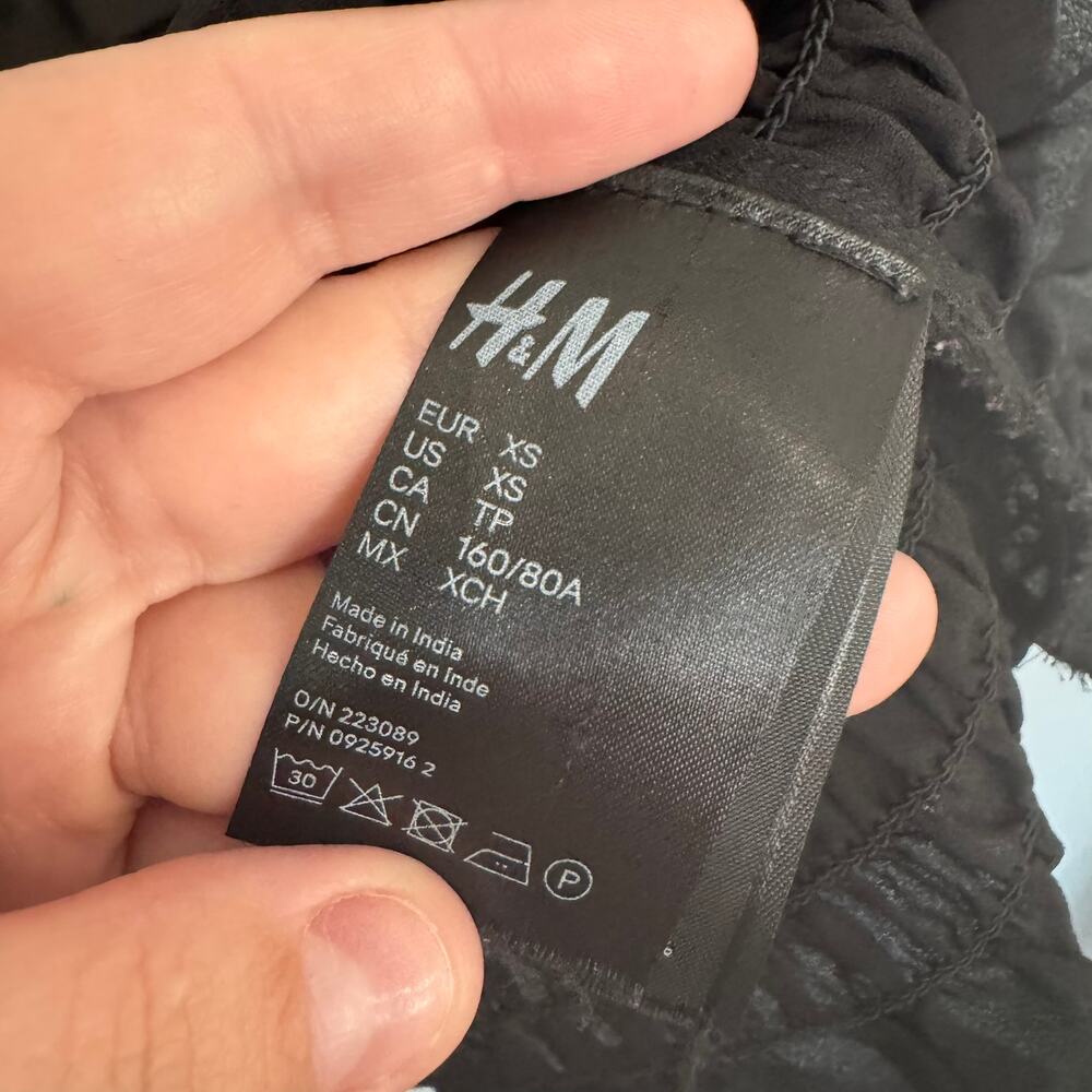 H&M Divided Solid Black Seersucker Crop Top Size XS Semi Sheer Puff Sleeve - Picture 4 of 7